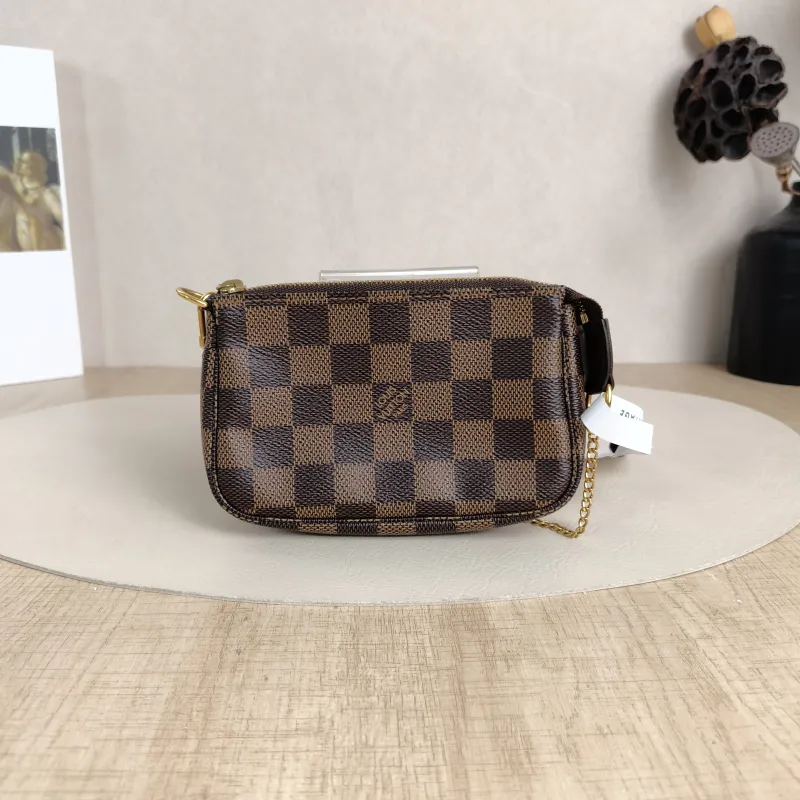 Louis Vuitton Clutch Mini Pochette Accessoires PV Cmini15.5 × 4 × 10.5 cm — cover view 5 of 5
