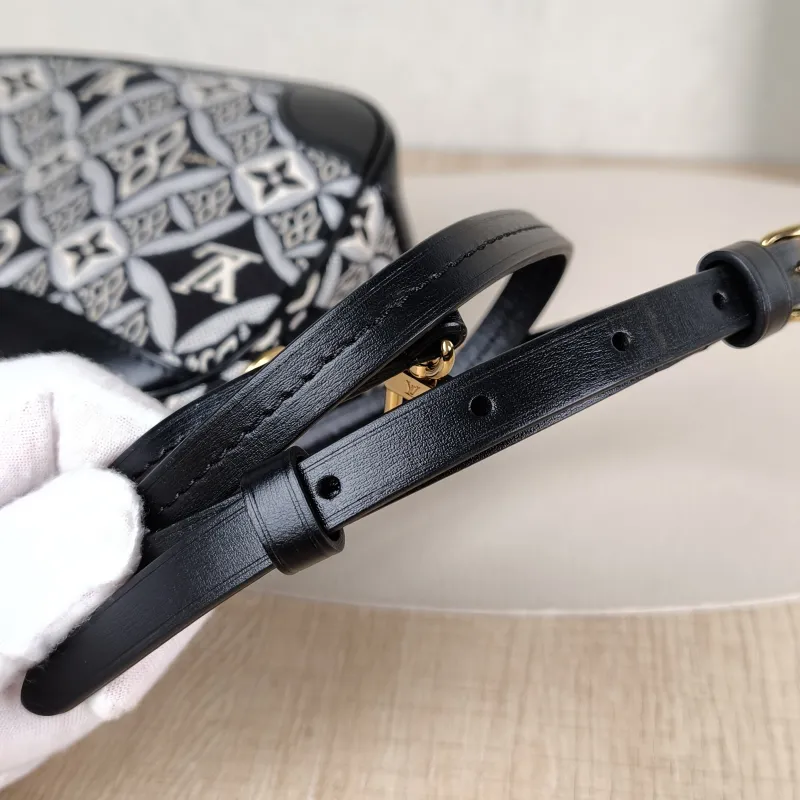 Louis Vuitton Crossbody Bag Deauville Camera Bag 1854 Calfskin Mini 21 × 7 × 16 cm — detail view 7 of 14