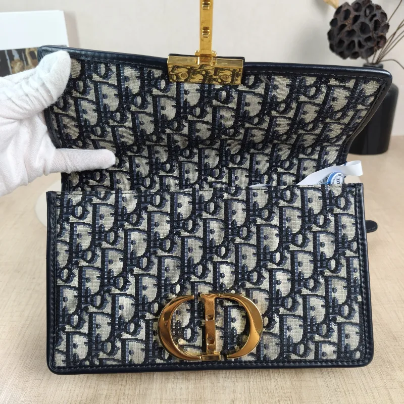 DIOR Crossbody Bag30Montaigne 30 Edition Canvas Medium25 × 9 × 16.5 cm — detail view 3 of 12