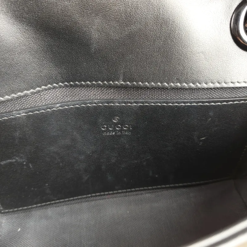 GUCCI Crossbody Bag GG Marmont Small Marmont 22 So Black Black Calfskin Small 22 × 6 × 13 cm — detail view 4 of 10