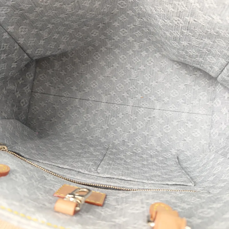 Louis Vuitton Shoulder Bag Onthego Medium Grey Medium 35 × 14 × 27 cm — detail view 11 of 13