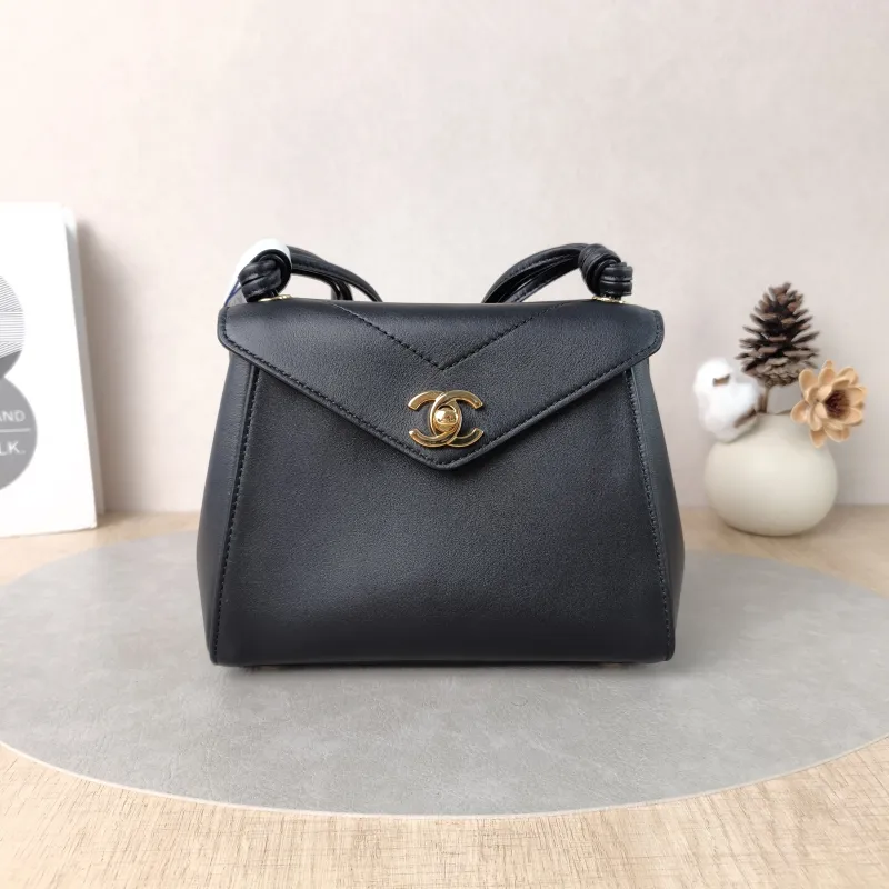 Chanel Shoulder Bag26a Black Calfskin One Size22 × 8 × 16 cm