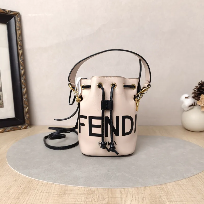 FENDI Crossbody Bag Mon Tresor Bucket Bag Pink Calfskin Small12 × 10 × 18 cm