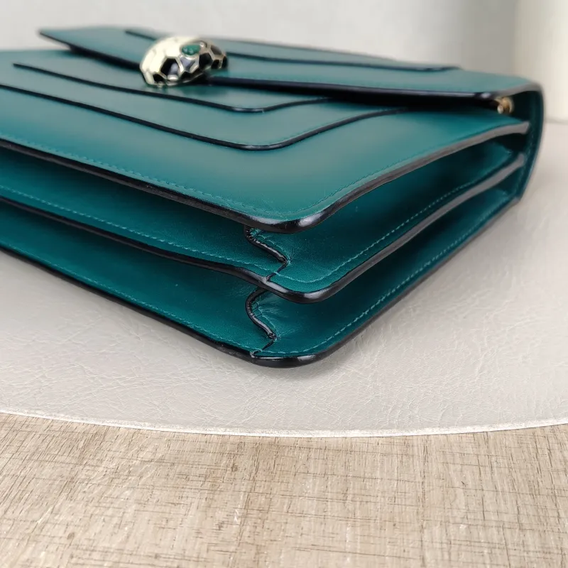 Bvlgari Crossbody Bag Serpenti Forever Collection Crossbody Bag Green Calfskin Medium27.5 × 7 × 18 cm — detail view 6 of 15