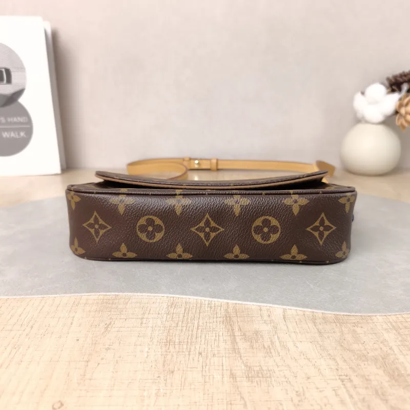 Louis Vuitton Crossbody Bag IVY Monogram PVC Small 23.5 × 4.3 × 12 cm — cover view 5 of 5