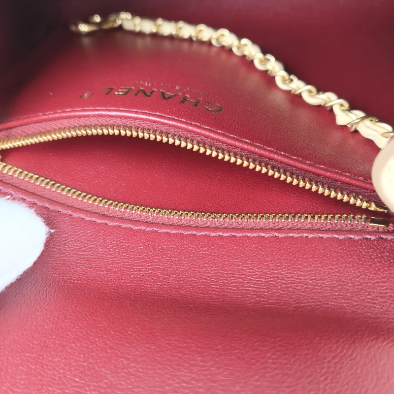 Chanel Shoulder Bag Beige Calfskin Small 22 × 8 × 16 cm — detail view 1 of 13