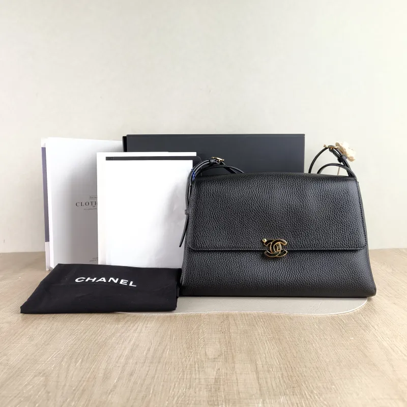 Chanel Shoulder Bag 26k Black Calfskin Medium 31.5 × 8 × 18.5 cm — cover view 5 of 6