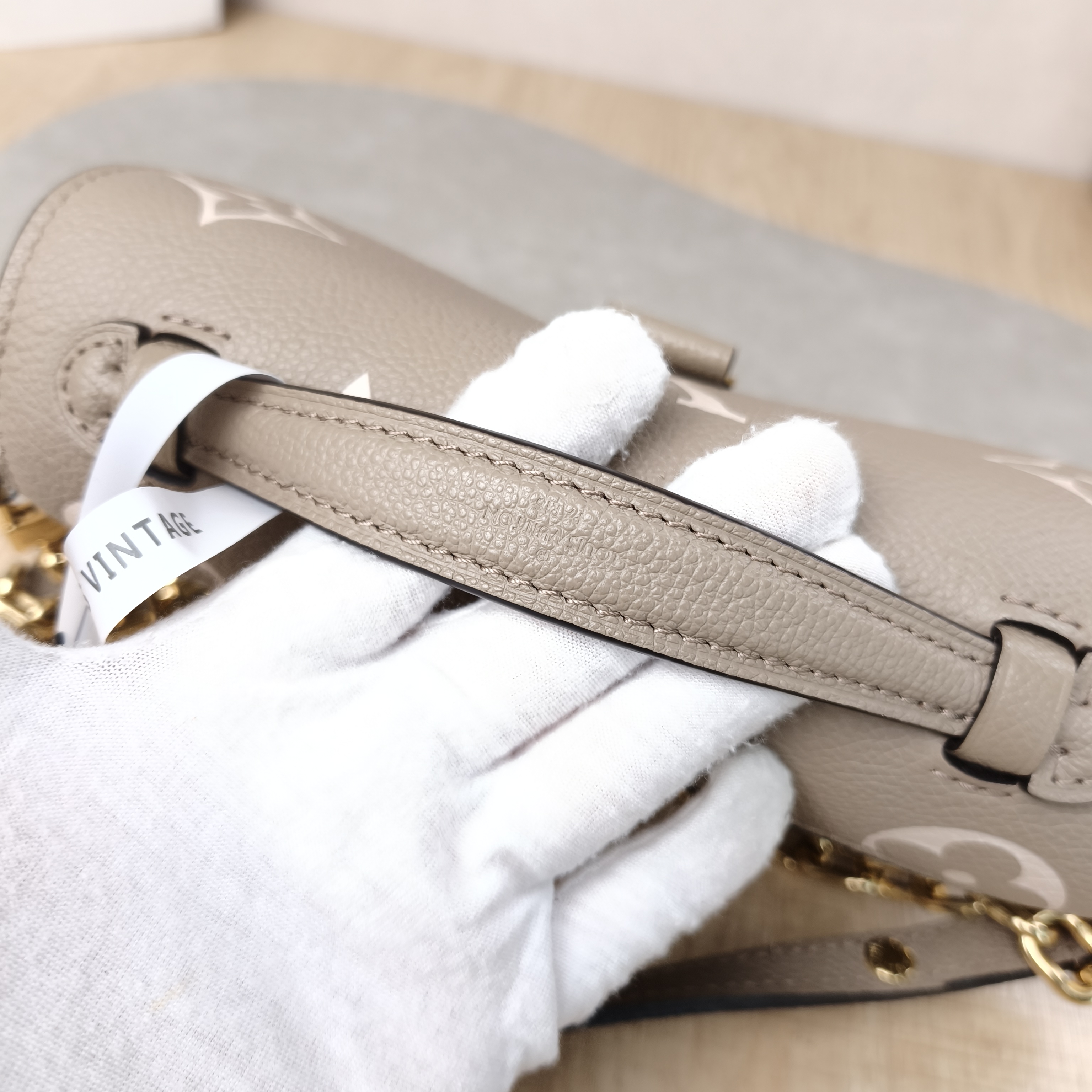 Louis Vuitton Bag Pochette Métis East West Empreinte Monogram 21.5*6*13.5 detail 2