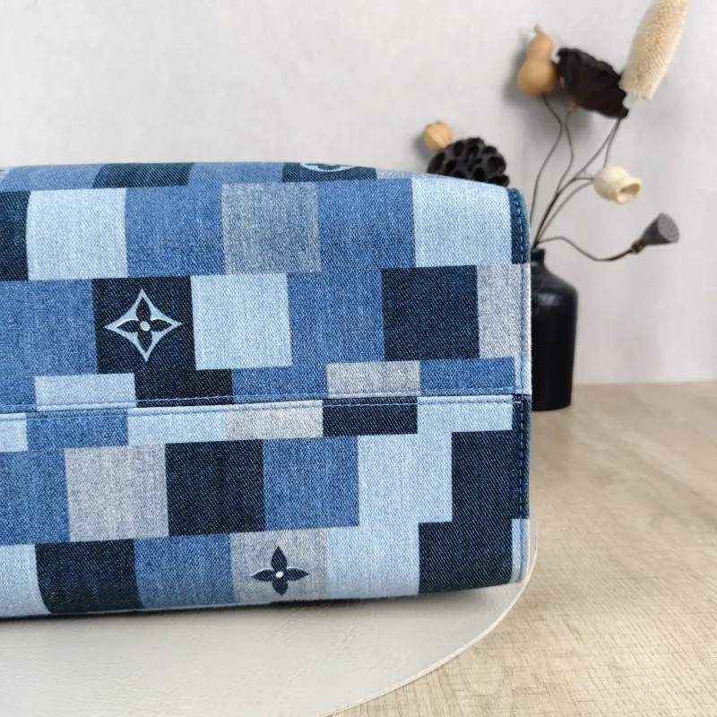 Louis Vuitton Top Handle Bag Onthego Large Blue Red Large 41 × 19 × 34 cm — detail view 3 of 10