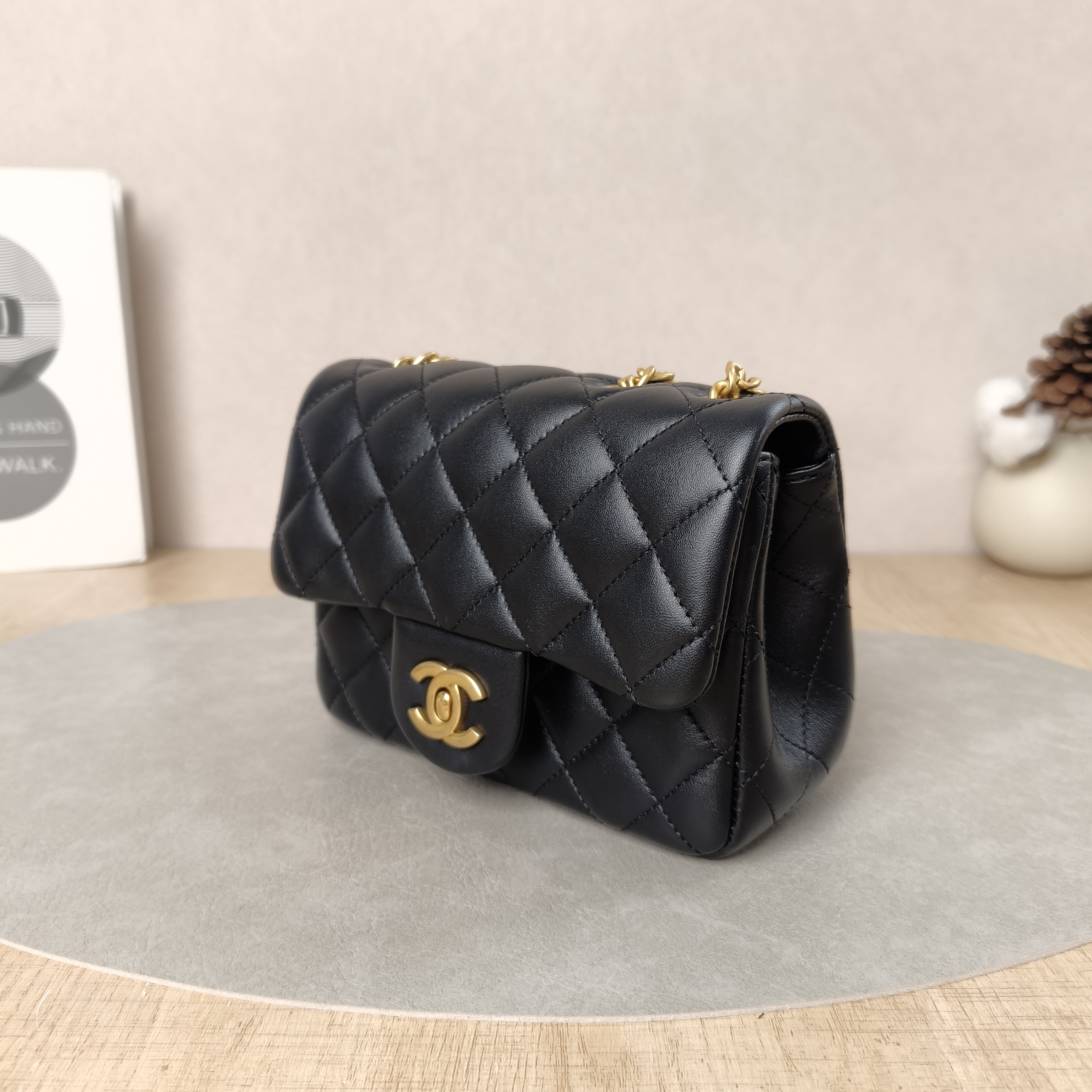 Chanel Crossbody Bag23ss Black Lambskinmini17 × 8 × 12 cm — cover view 5 of 5
