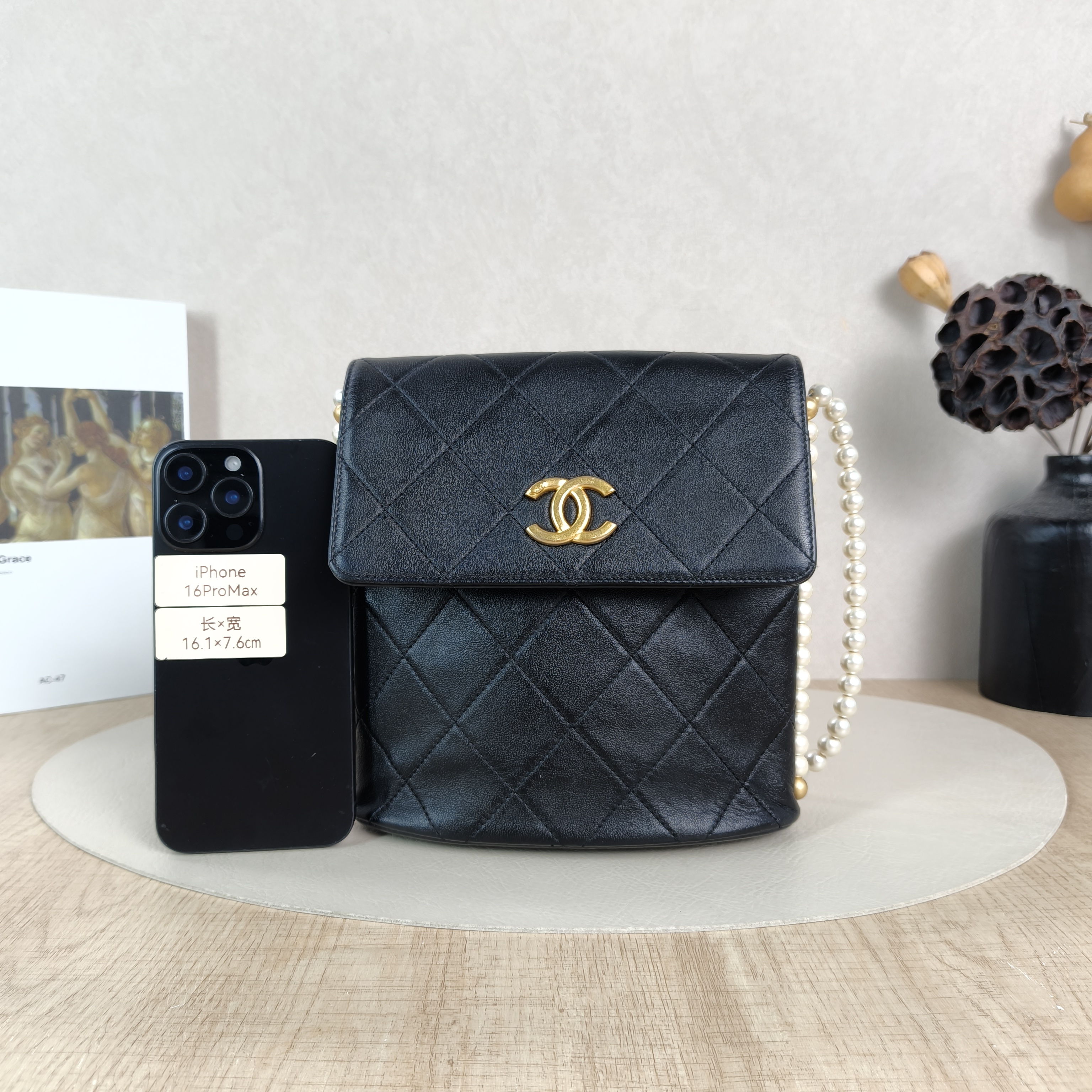 Chanel Crossbody Bag Pearl Crossbody Bag Black Calfskin One Size18.5 × 7.5 × 19 cm — cover view 3 of 6