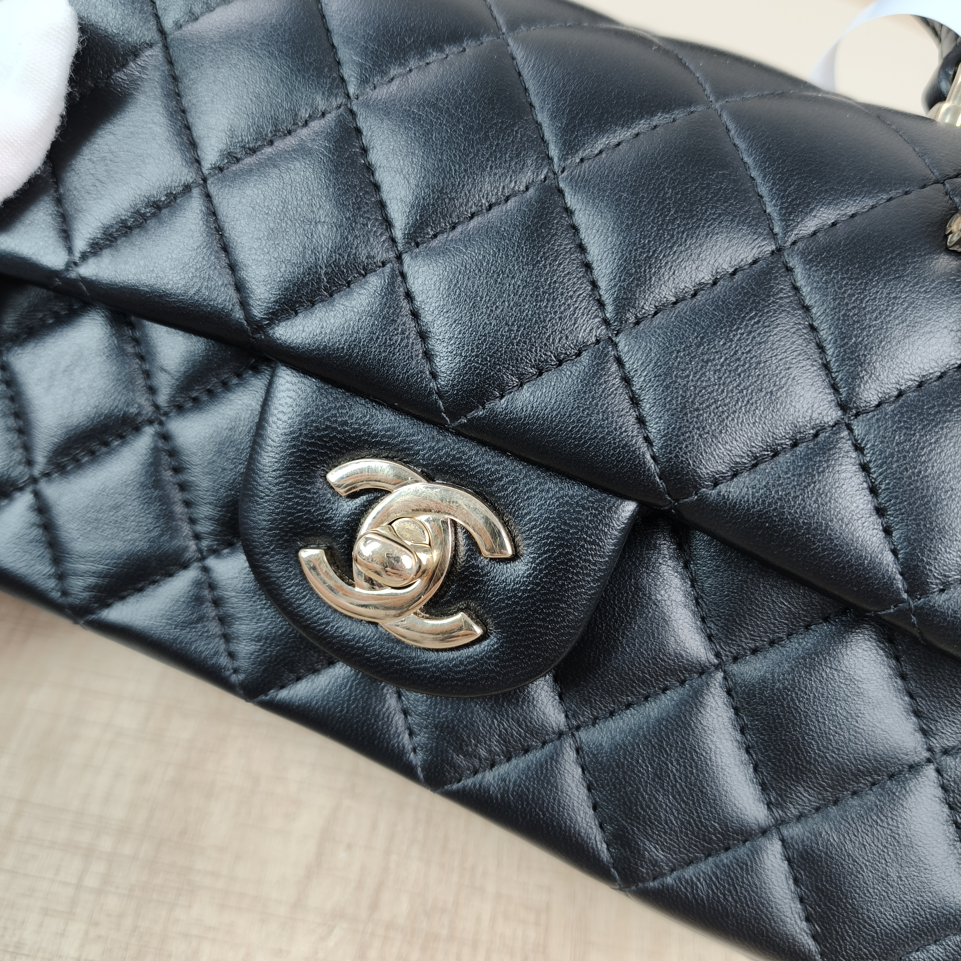 CHANEL Bag 22sclassic flag large mini cf mini mini20*6*12 detail 9