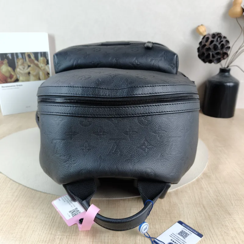 Louis Vuitton Backpack Discovery Backpack Black Calfskin Small 29 × 20 × 38 cm — detail view 6 of 11