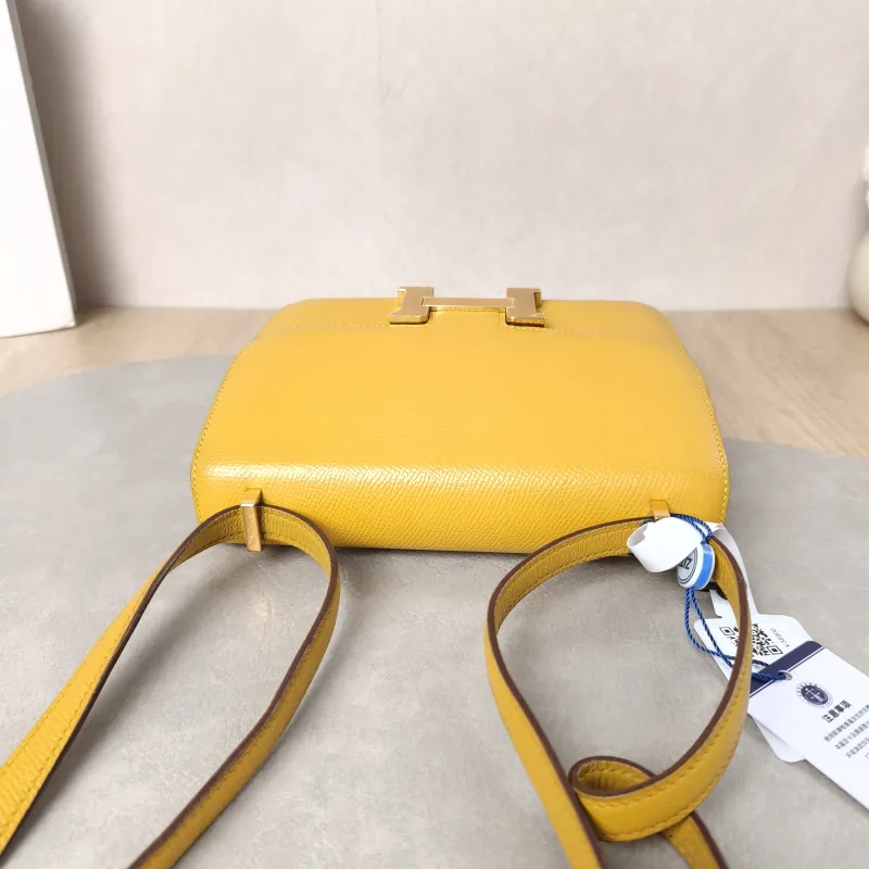 Hermès Crossbody Bag Constance 19 Gold-Tone Hardware Epsom Calfskinmini18 × 4 × 15 cm Conditioned — detail view 10 of 15