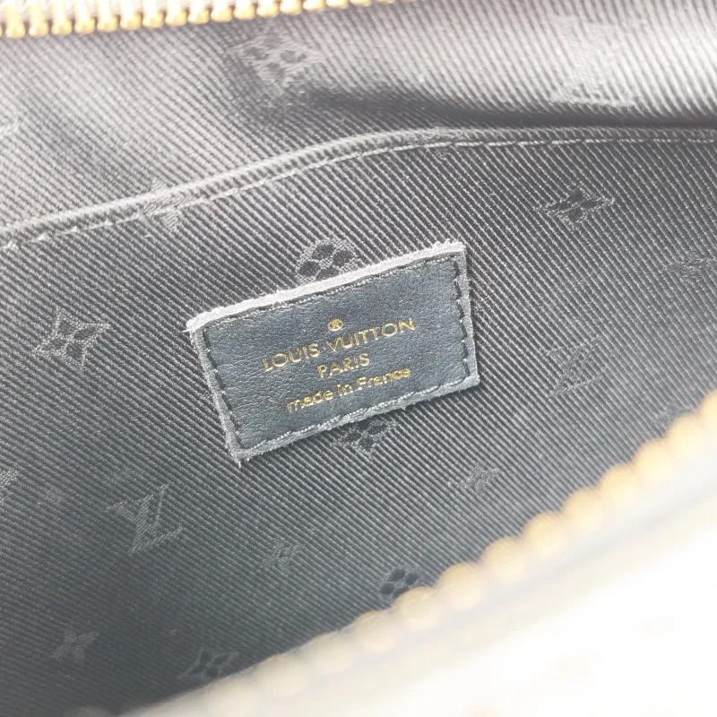 Louis Vuitton Crossbody Bag Over The Moon Black Calfskin 27.5 × 7 × 16 cm — detail view 4 of 10