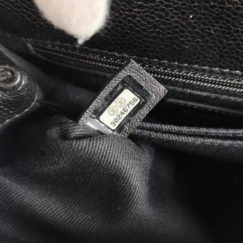 Chanel Crossbody Bag Coco Handle​Black Calfskin Small24 × 10 × 14 cm — detail view 13 of 16