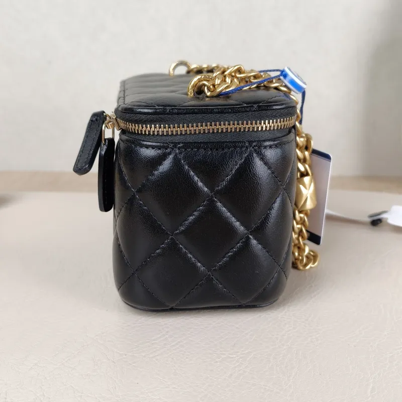 Chanel Crossbody Bag Edition Black Lambskin One Size 16 × 8 × 9.5 cm — detail view 9 of 14