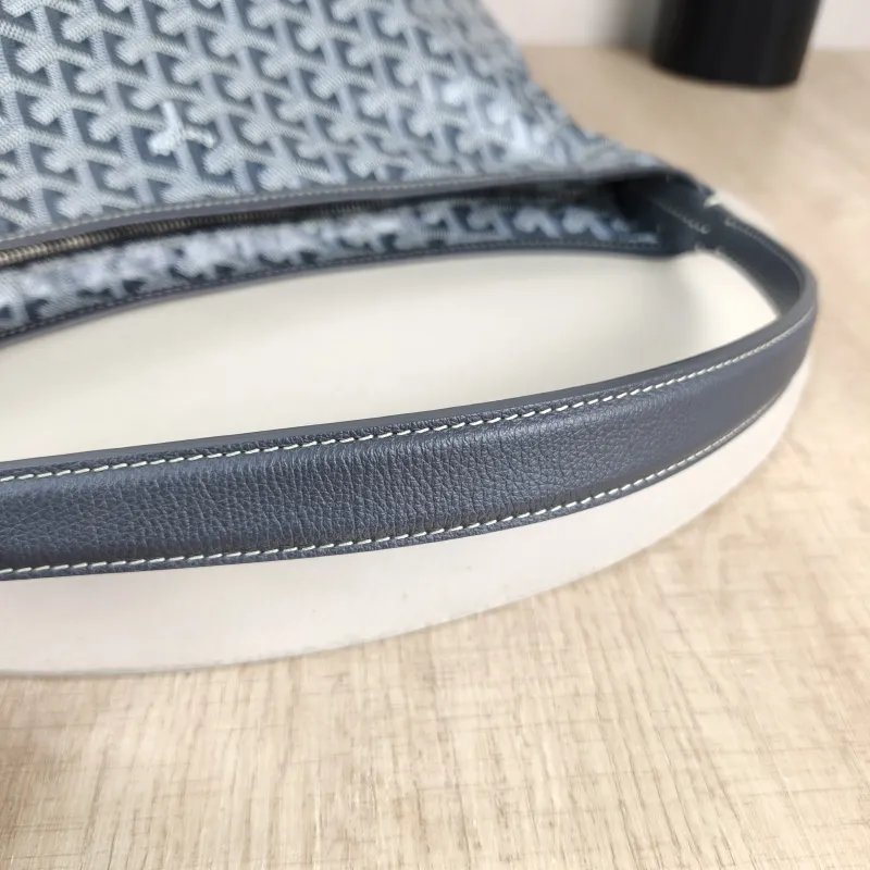GOYARD Shoulder Bag Boheme Hobo​ Grey ine Canvas Small 43 × 14 × 27 cm — detail view 7 of 14