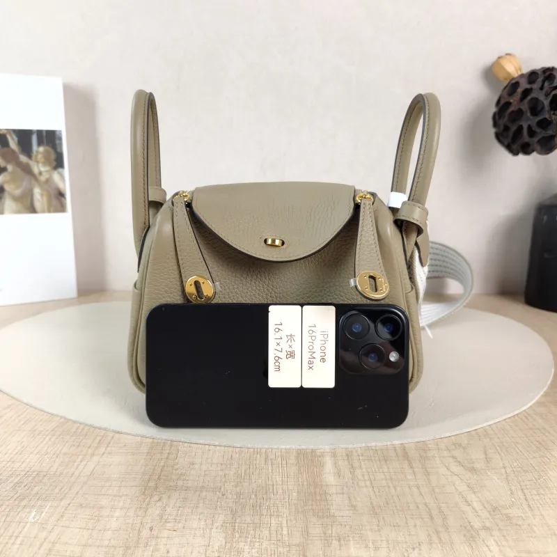 Hermès Crossbody Bag Lindy Mini 19 8Q Beige TC Calfskin Mini 19 × 9.5 × 13 cm G — cover view 3 of 6