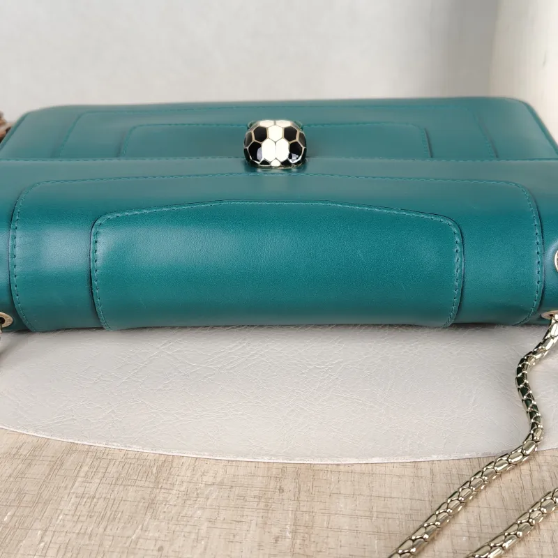 Bvlgari Crossbody Bag Serpenti Forever Collection Crossbody Bag Green Calfskin Medium27.5 × 7 × 18 cm — detail view 5 of 15