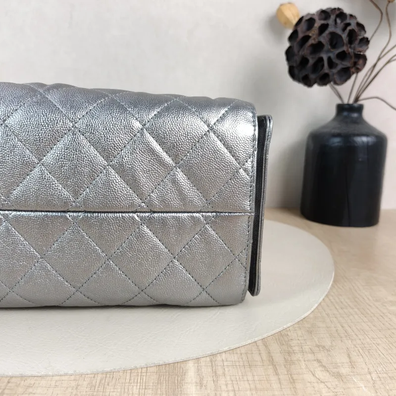 Chanel Shoulder Bag25Bag Silver Calfskin Small26 × 14 × 30 cm — detail view 10 of 12