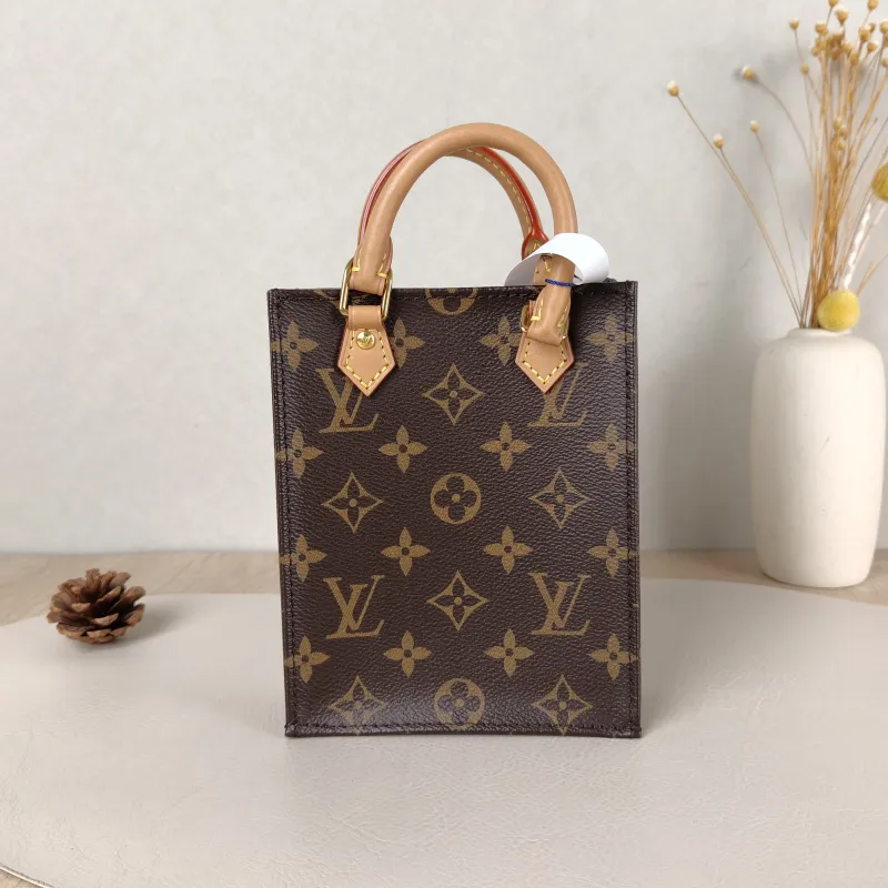 Louis Vuitton Crossbody Bag PETIT SAC PLAT Mini Monogram PV Cmini14 × 5 × 17 cm