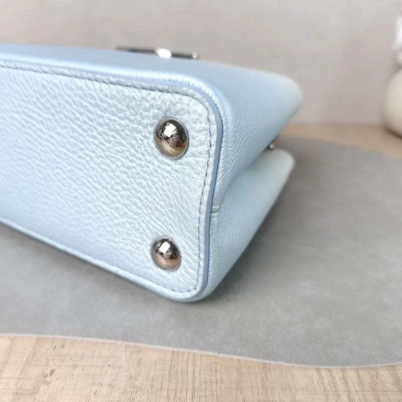 Louis Vuitton Top Handle Bag Capucines Calfskin BB 27 × 9 × 17.5 cm — detail view 4 of 15