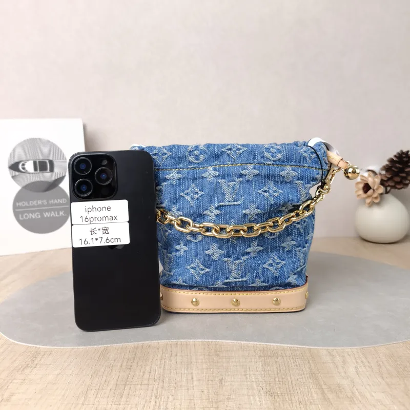 Louis Vuitton Crossbody Bag NANO NOÉ Bucket Bag Nano Blue nano 20.5 × 9 × 17.5 cm — cover view 5 of 6
