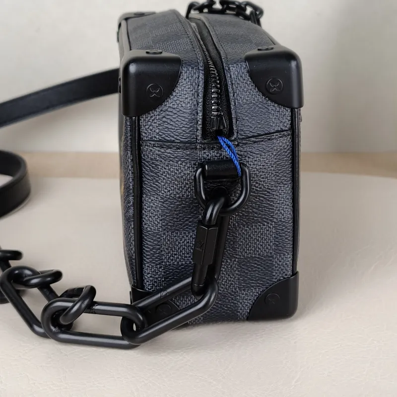 Louis Vuitton Crossbody Bag SOFT TRUNK Box PV Cmini18.5 × 8 × 13 cm — detail view 9 of 11