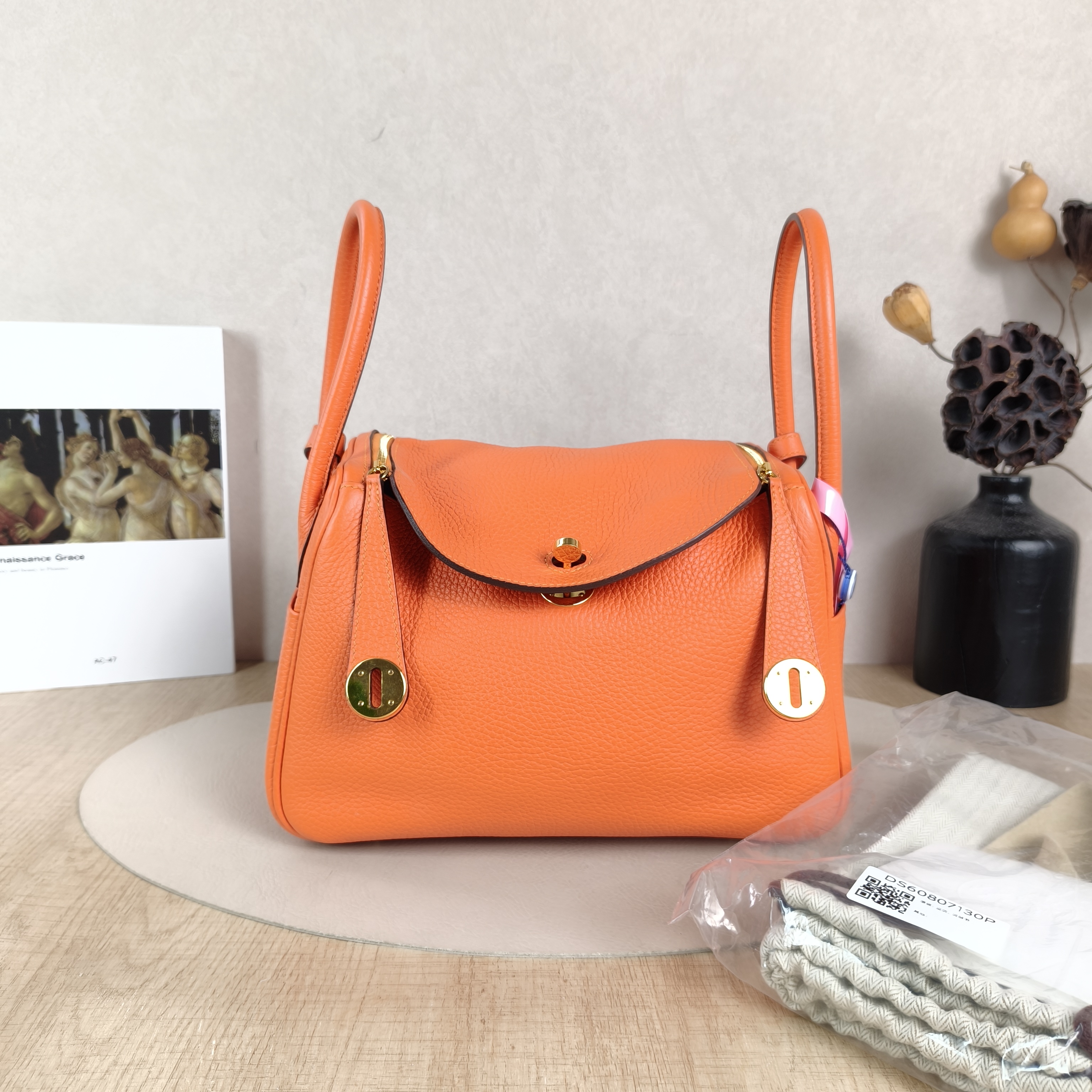 Hermès Crossbody Bag Lindy 2693 Taurillon Clemence TC Calfskin Small26 × 12 × 18 cm — cover view 6 of 6