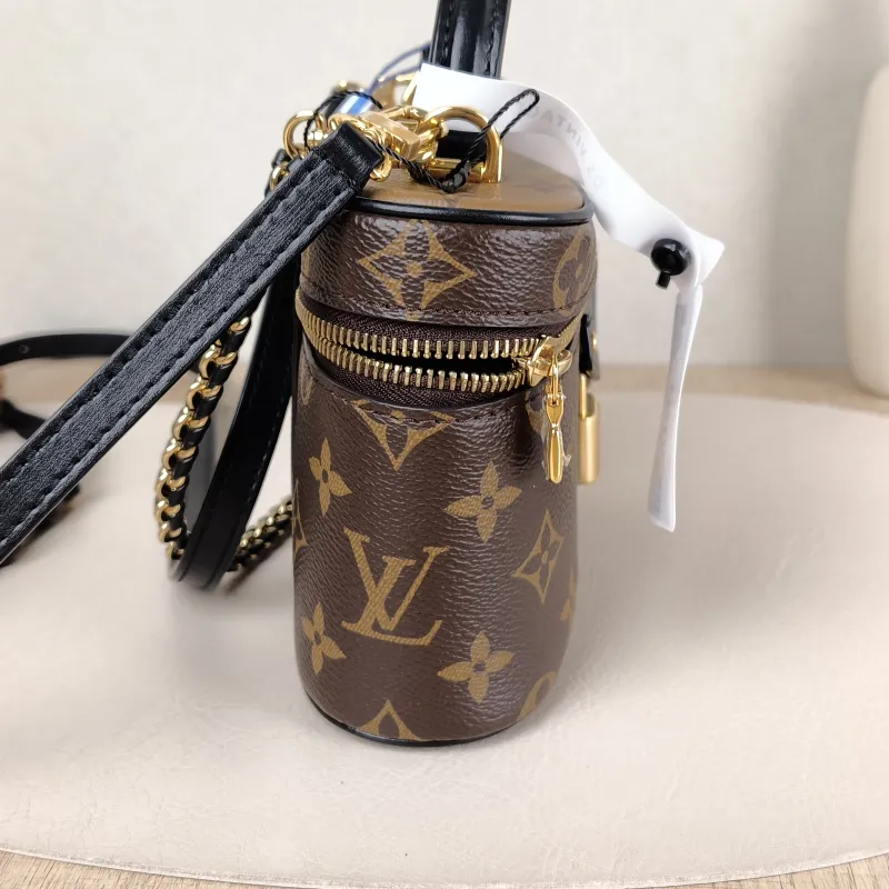 Louis Vuitton Shoulder Bag VANITY Cosmetic Bag Monogram PVC Small 19 × 6 × 12 cm — detail view 2 of 15