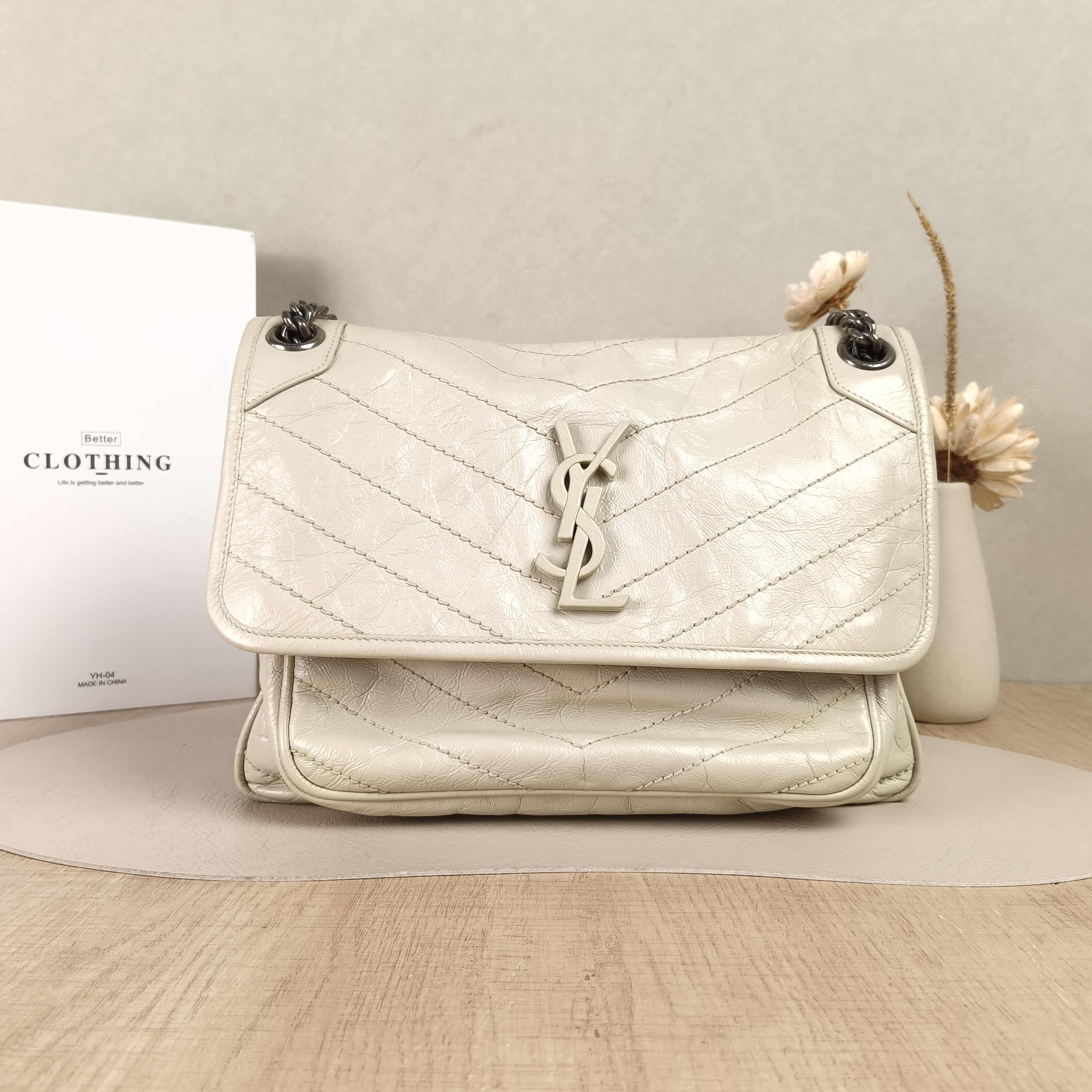 SAINT LAURENT Crossbody Bag Niki White Waxed Leather Medium28 × 8.5 × 20 cm