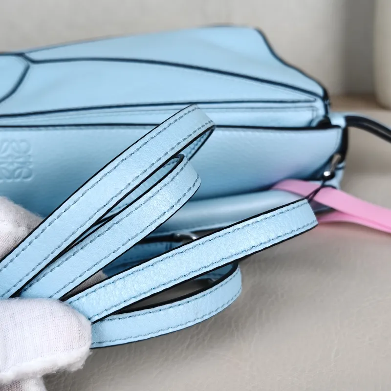 LOEWE Crossbody Bag Puzzle Blue Calfskin Mini 18 × 8 × 12.5 cm — detail view 1 of 11