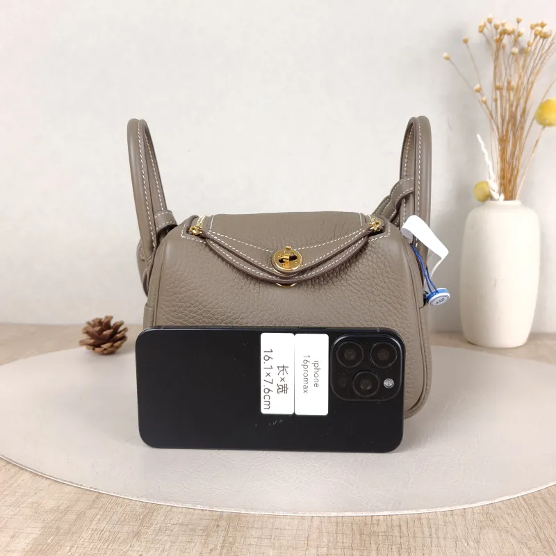 Hermès Crossbody Bag Lindy Mini 1918 TC Calfskinmini19 × 9.5 × 13 cm — cover view 3 of 6