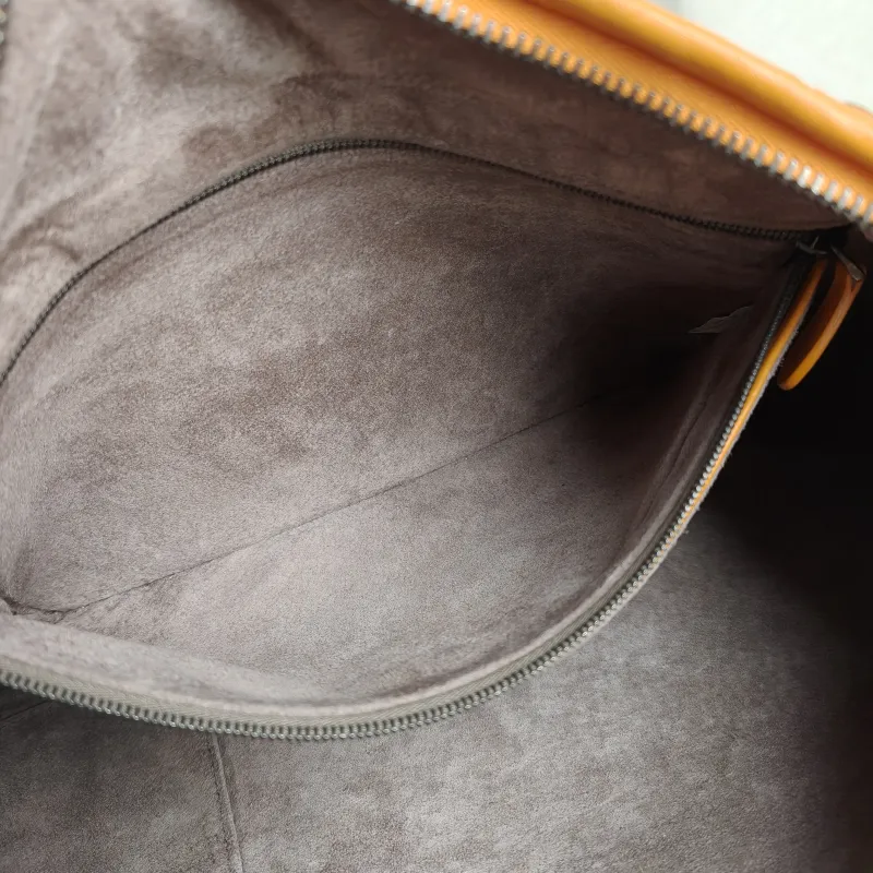 Bottega Veneta Shoulder Bag Veneta Vintage Edition Yellow Lambskin One Size 47 × 3 × 30 cm — detail view 7 of 11