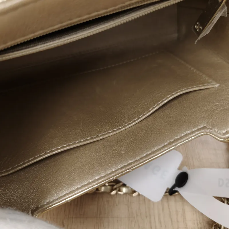 Chanel Crossbody Bag Kelly Gold Lambskin19 × 7 × 13 cm — detail view 4 of 16