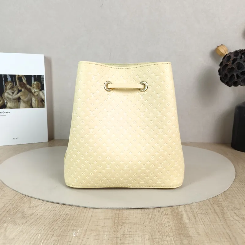 Louis Vuitton Shoulder Bag NÉONOÉ Bucket Bag BB Yellow Calfskin BB 20 × 13 × 20 cm — cover view 5 of 5