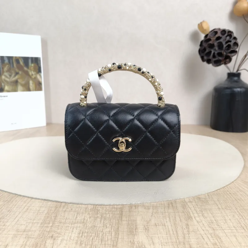 Chanel Crossbody Bag26c Pearl Black Lambskinmini15 × 5.5 × 10.5 cm