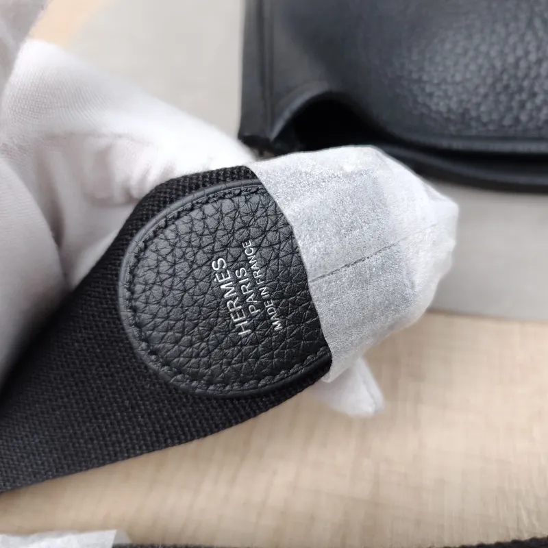 Hermès Crossbody Bag Evelyne 29 29Black Clemence Taurillon TC Calfskin Small29 × 8 × 30 cm — detail view 2 of 16
