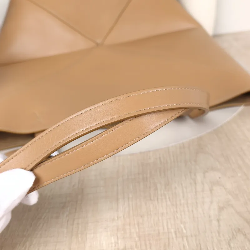 LOEWE Shoulder Bag Puzzle Fold Shopping Tote Calfskin Medium 25.5 × 14.5 × 31.5 cm — detail view 8 of 9