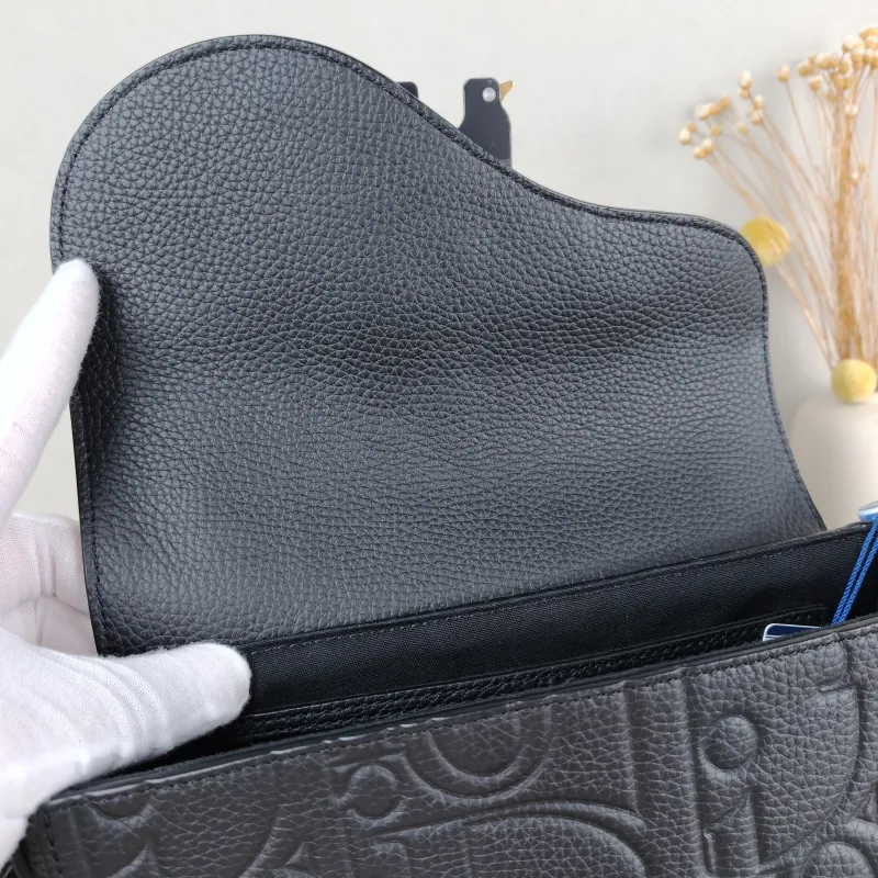 DIOR Crossbody Bag Black Calfskin Small 23 × 6 × 17.5 cm — detail view 4 of 12
