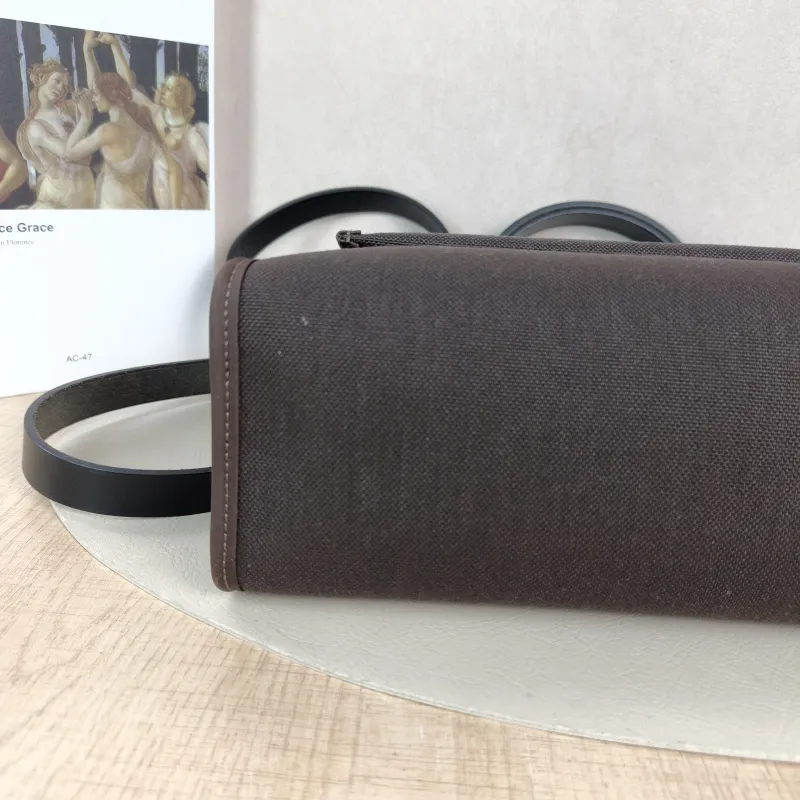 Hermès Shoulder Bag Herbag 31 Canvas Medium 30.5 × 11 × 25.5 cm Y — detail view 5 of 15