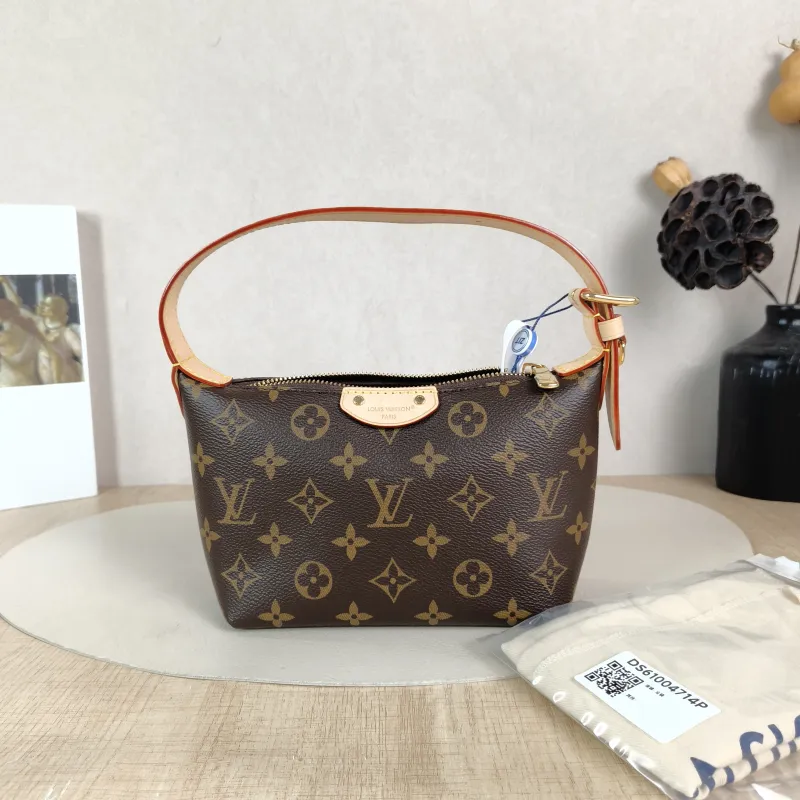 Louis Vuitton Shoulder Bag Pochette Hills Monogram PVC One Size 18.5 × 6.5 × 11 cm — cover view 6 of 6