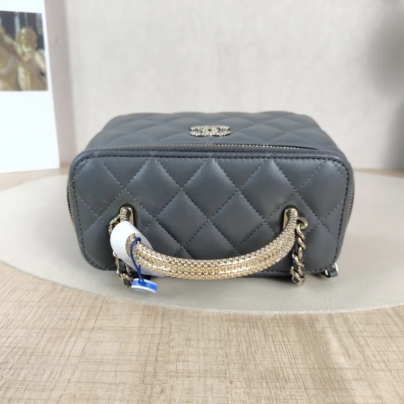 Chanel Crossbody Bag Edition Grey Lambskinmini16 × 8 × 9.5 cm — detail view 14 of 14