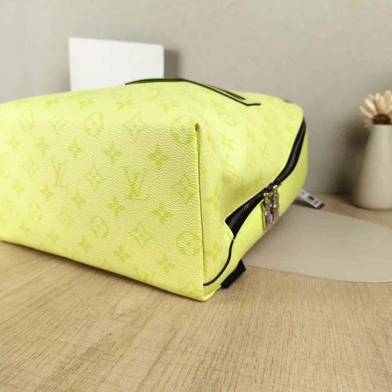 Louis Vuitton Backpack Discovery Slim Backpack Green PVC · Calfskin One Size28 × 13 × 38 cm — detail view 5 of 13
