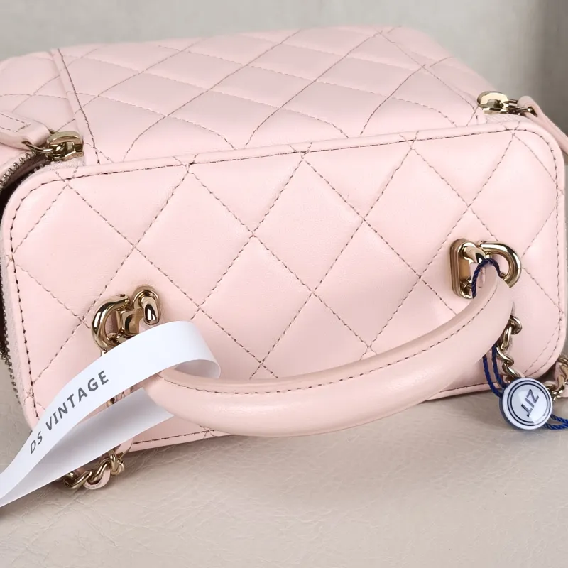 Chanel Crossbody Bag Edition Pink Lambskin Mini 16 × 8 × 9.5 cm — detail view 6 of 13
