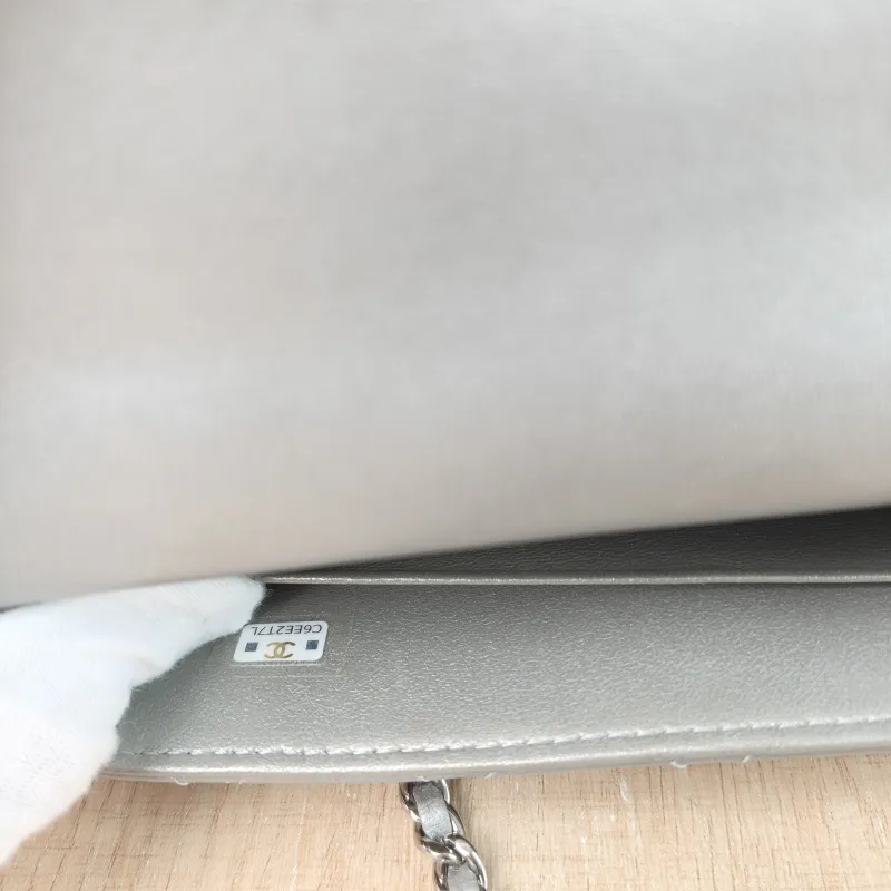 Chanel Crossbody Bag kelly Silver Waxed Leather One Size 18 × 4.5 × 10 cm — detail view 1 of 11