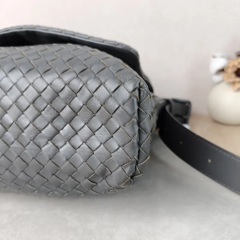 Bottega Veneta Shoulder Bag Messenger Bag Grey Calfskin One Size 30 × 7.5 × 31 cm — detail view 1 of 10