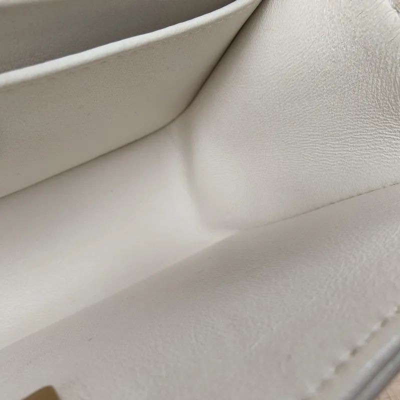 Chanel Crossbody Bag Le Boy​ Edition White Calfskin Small20.5 × 8.5 × 12 cm — detail view 4 of 19