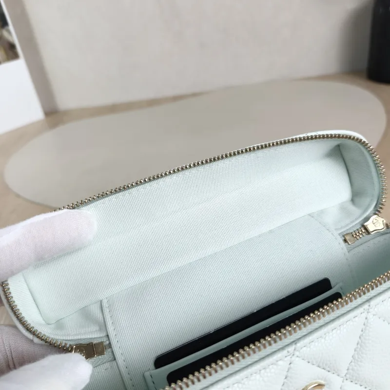 Chanel Crossbody Bag lp Box Bag Top Handle Crossbody Bag Grained Calfskin One Size 19.5 × 5 × 17 cm Conditioned — detail view 9 of 13